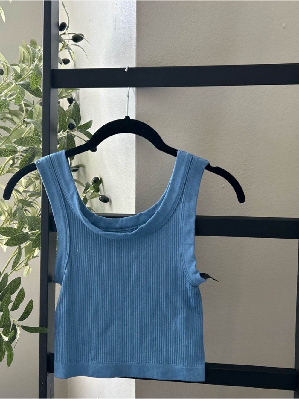 Blue ribbed tank
